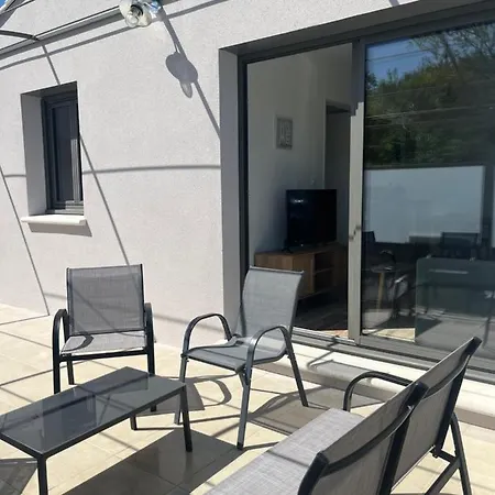 Les Jardins De La Graviere A 5 Mn De Lourmarin Avec Piscine Privee *